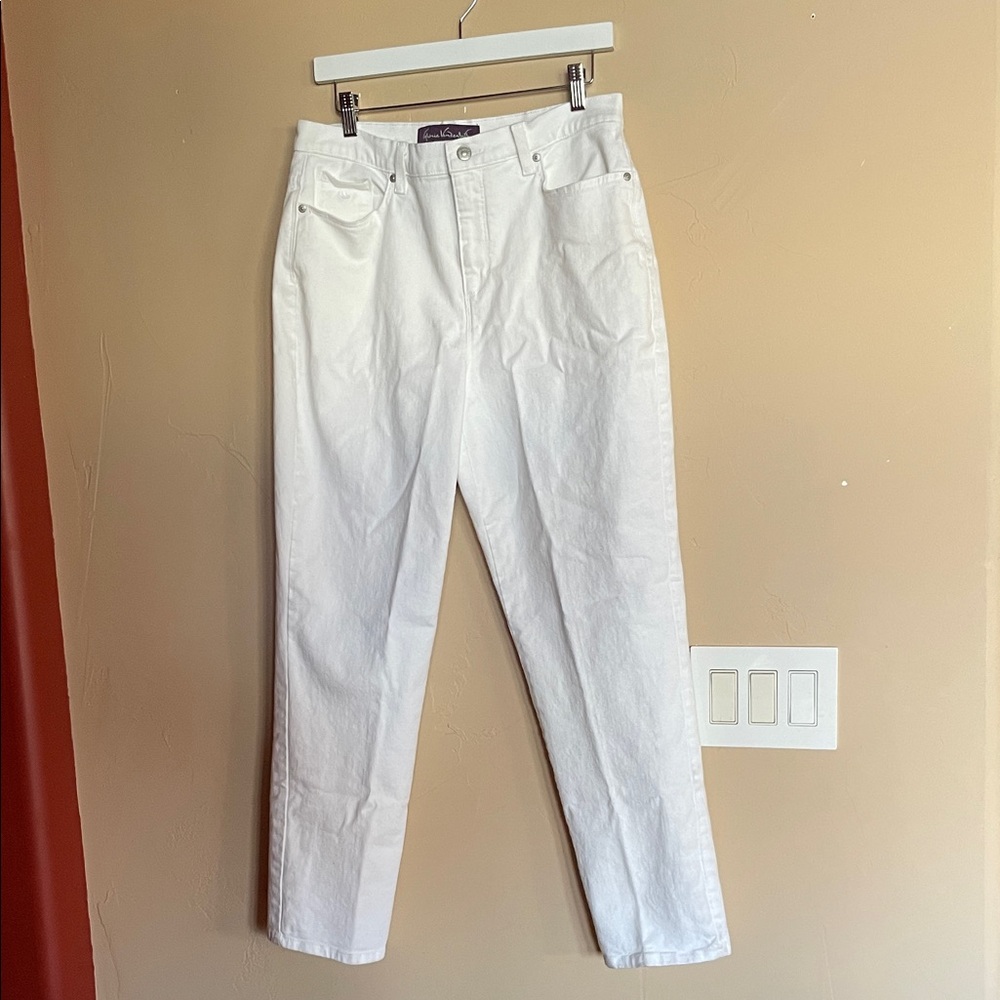 Gloria Vanderbilt Amanda Straight Leg Jeans in White with Purple Labels